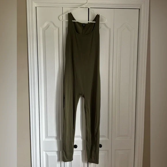 Elegant Olive Green one piece & cardigan set - Picture 3 of 3